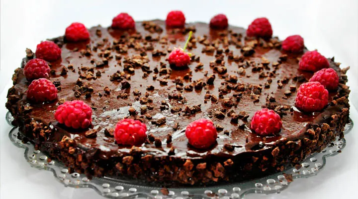 Raw Vegan Chocolate and Raspberry Cake | Tort raw vegan cu ciocolata si zmeura