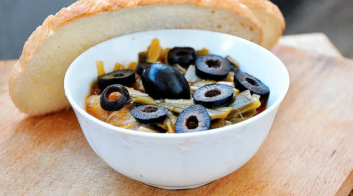 Leek and Black Olives Stew with Bread 