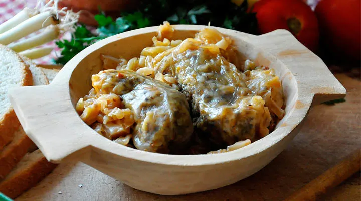 Pickled Cabbage Rolls with Mushroom and Brown Rice Stuffing | Sarmale vegetariene cu ciuperci