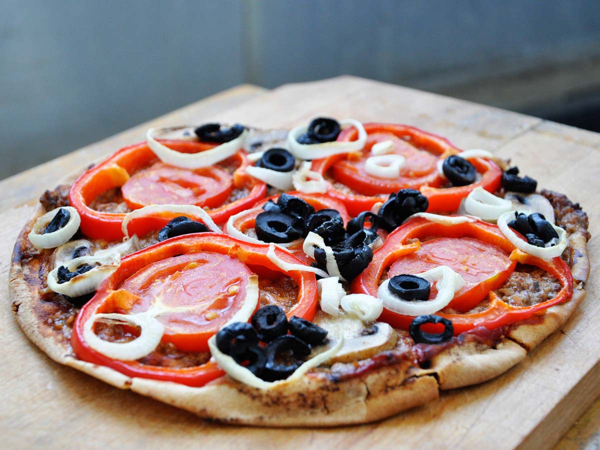 Easy Veggie Pita Pizza