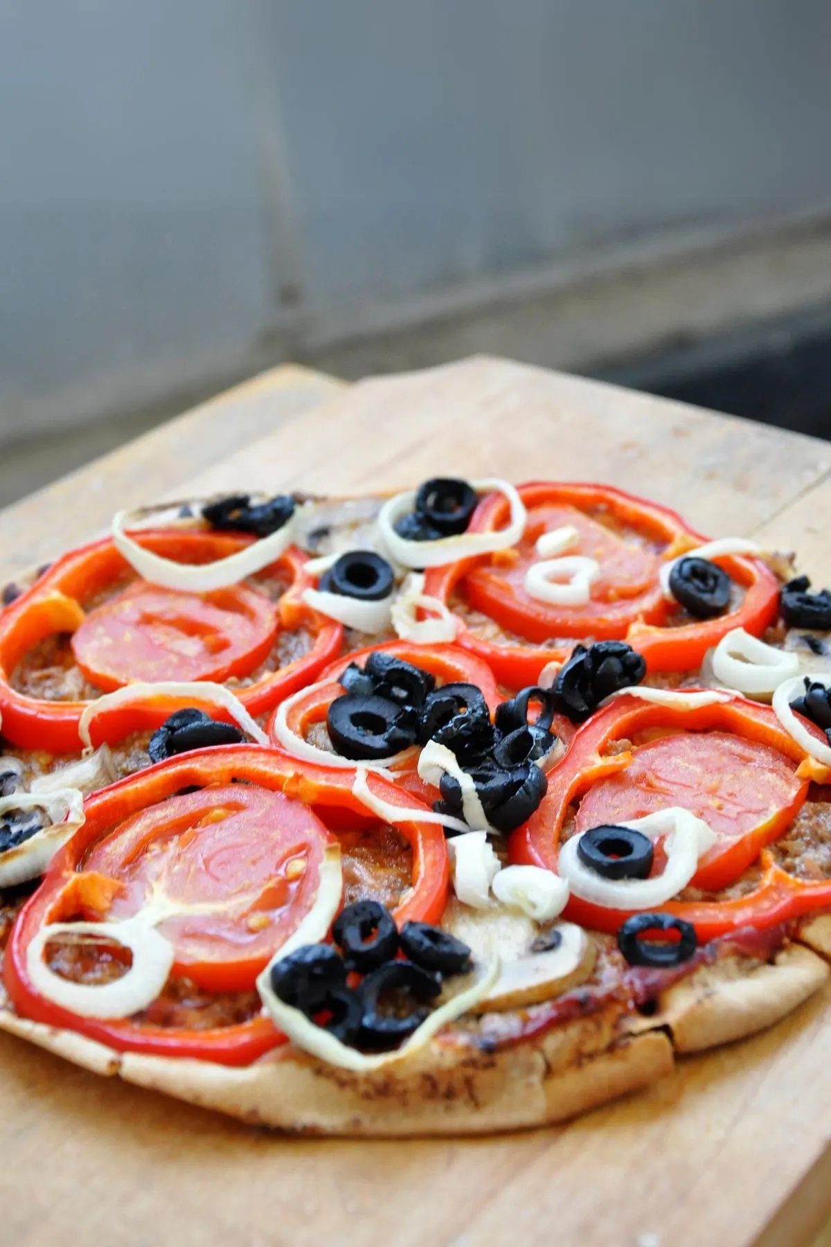 Vegetarian Pita Pizza pe lipie