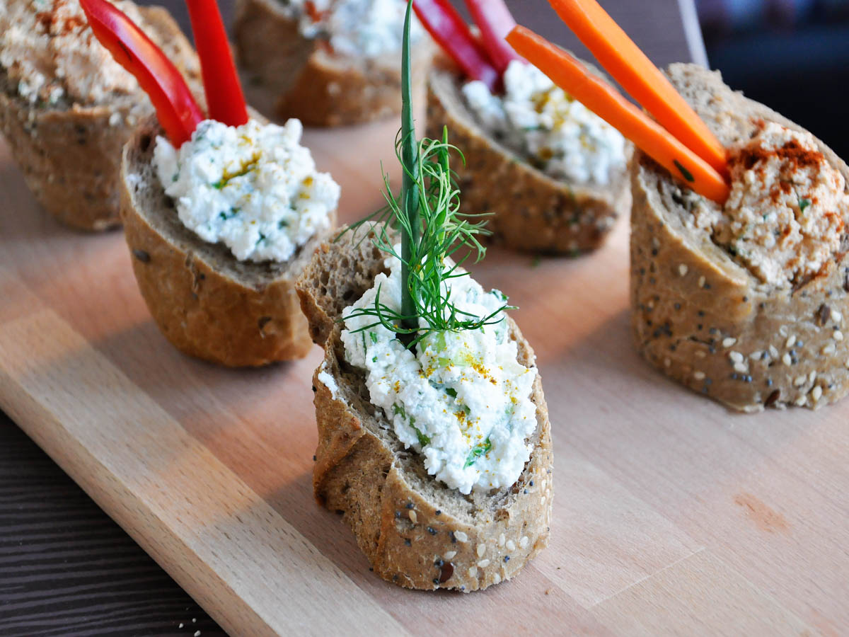 Cream Cheese Dip Baguette Cups