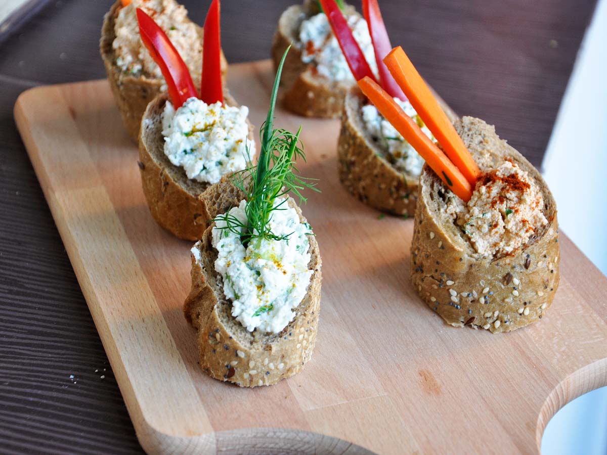 easy Cream Cheese Dip Baguette Cups