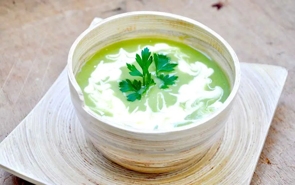  supa crema de mazare verde cu iaurt