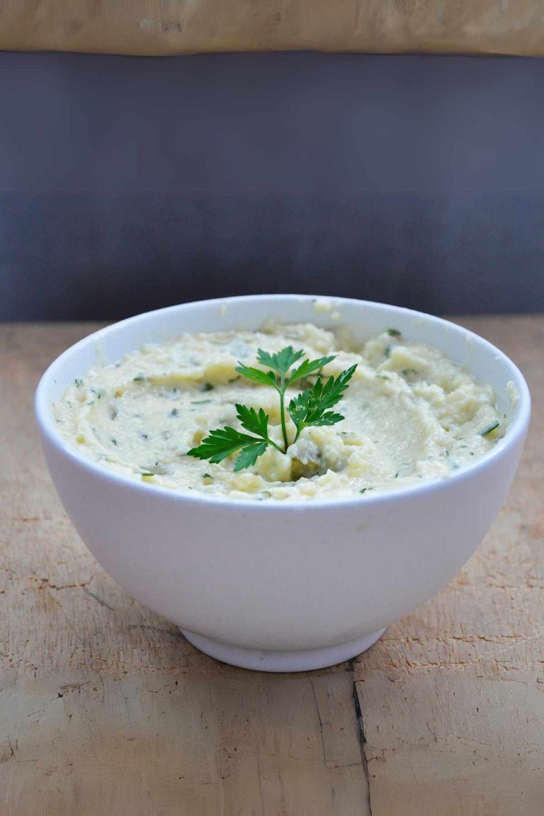 Cauliflower Dip Recipe with Pickles Crema de conopida cu castraveciori murati