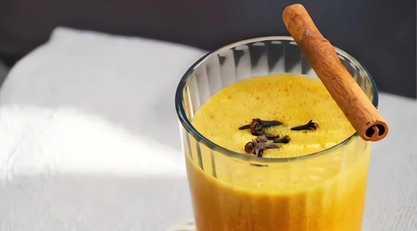 Pumpkin Smoothie with Cloves and Cinnamo