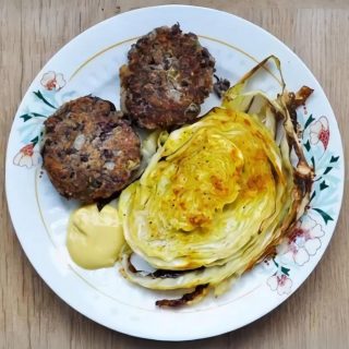 turmeric cabbage slices