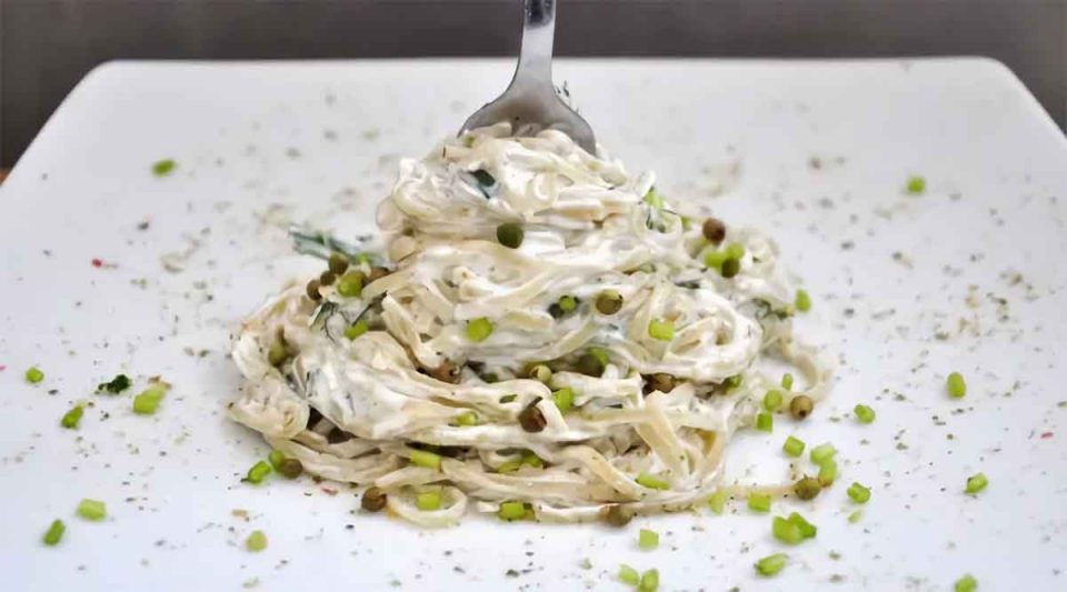 Spaghetti with Green Peppercorns Sauce