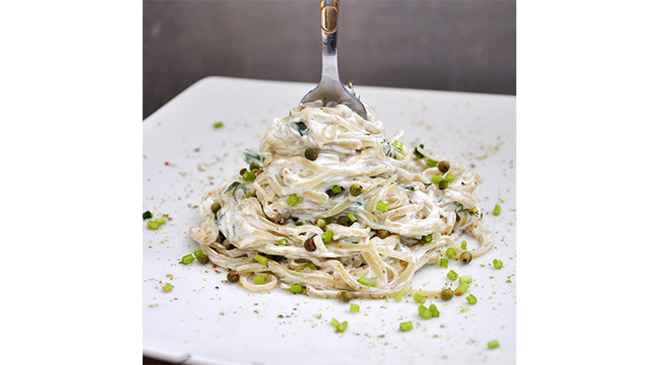 Cheesy Spaghetti with Dill and Green Pepper Sauce Recipe