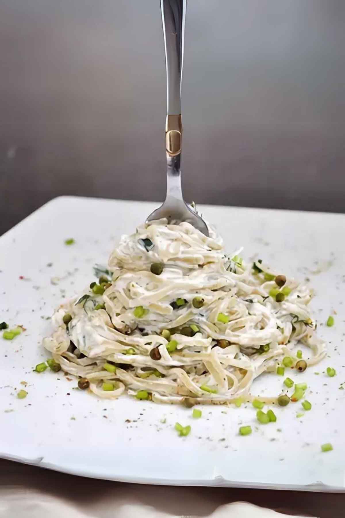 Spaghetti with Green Peppercorns Sauce Spaghete cu sos de piper verde