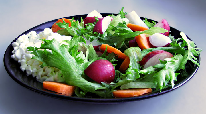 Tips On Staying On A Healthy Vegetarian Diet in College University Salad
