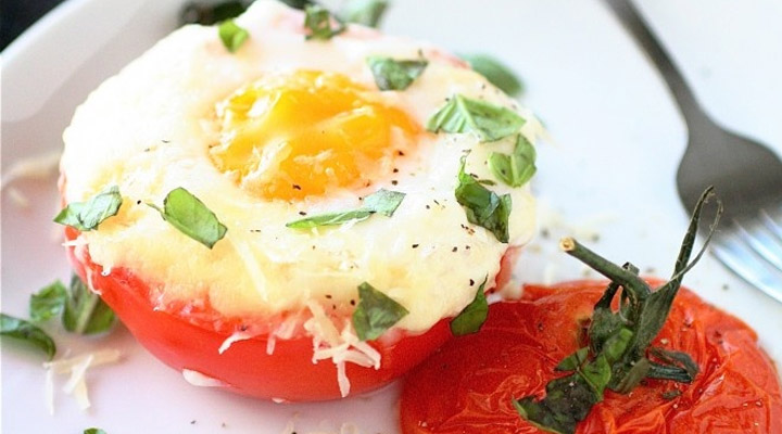 Healthy Egg Recipes for Breakfast - Baked Egg Tomato