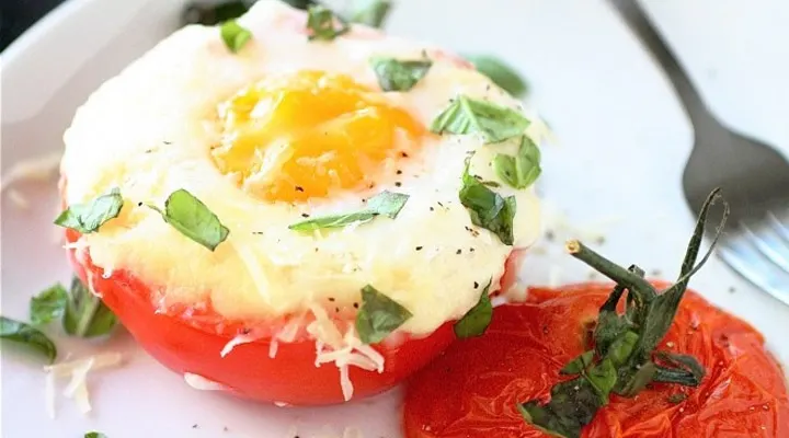 Healthy Egg Recipes for Breakfast - Baked Egg Tomato