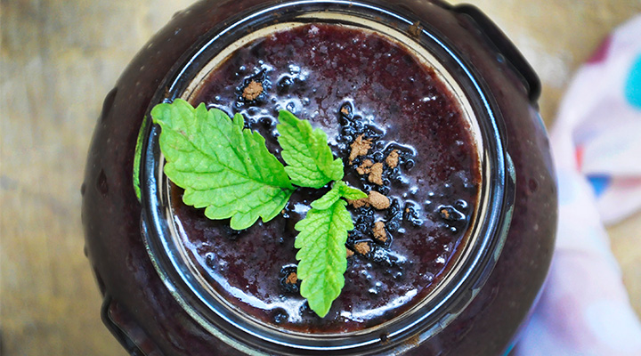 Chocolate Banana Blackberry Smoothie Raw