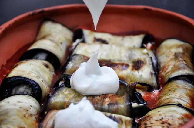 Rulouri de vinete cu branza in sos tomat | Ricotta Stuffed Eggplant Rolls
