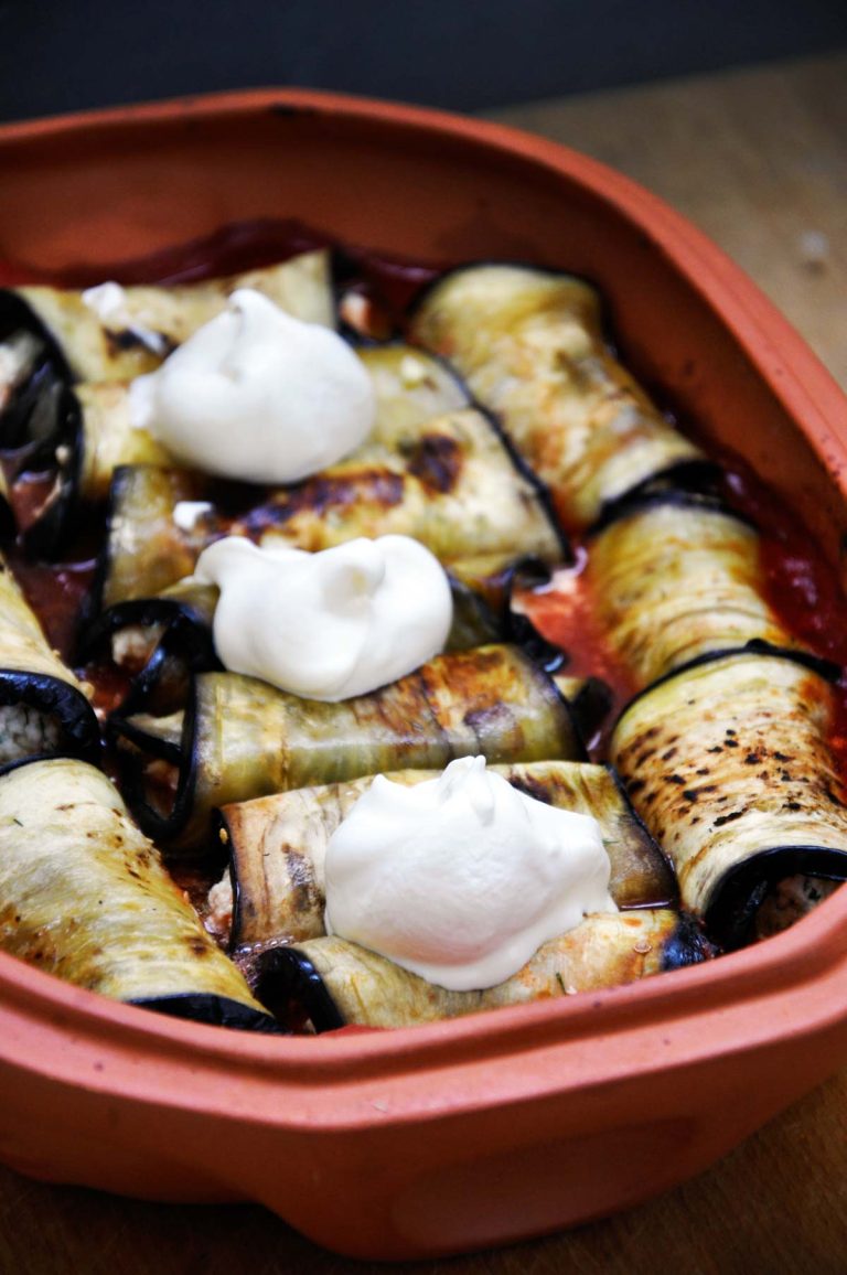 Rulouri de vinete cu branza gatite in sos de rosii Ricotta Stuffed Eggplant Rolls (4)