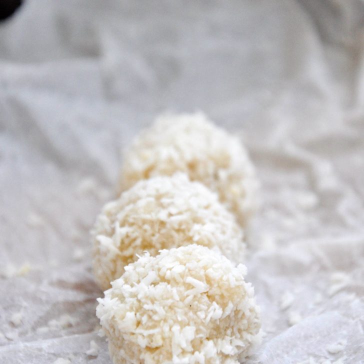 Bomboane Raffaello Raw Vegane Raw Vegan Raffaello Bonbons Coconut