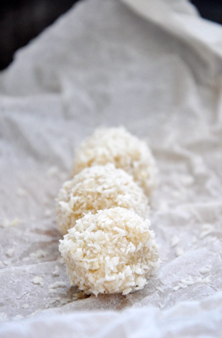 Bomboane Raffaello Raw Vegane Raw Vegan Raffaello Bonbons Coconut