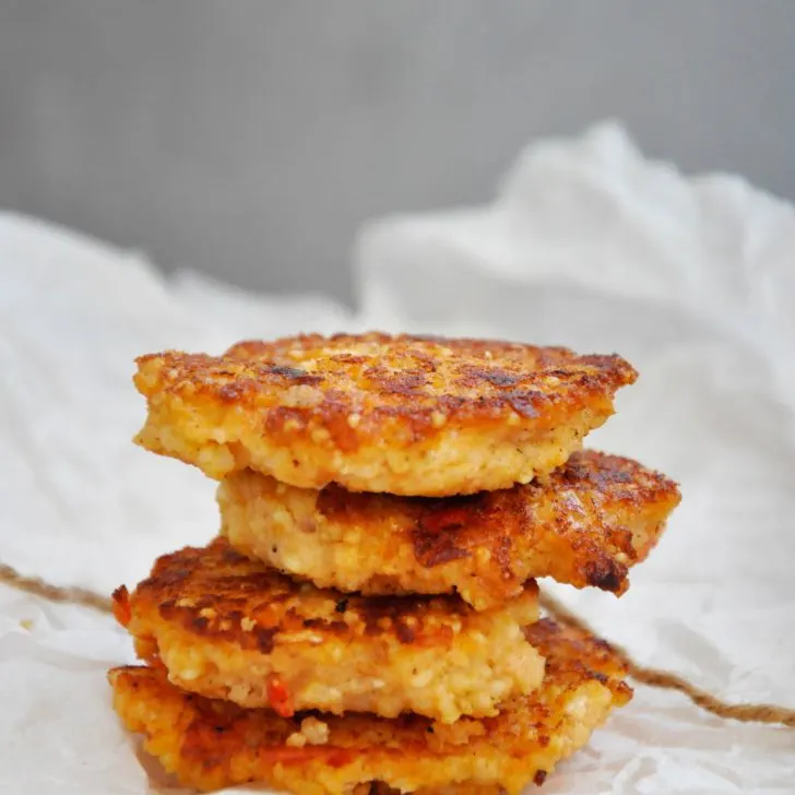 Chiftelute de mei cu branza feta si rosii Millet Cakes with Feta and Roasted Tomatoes Recipe