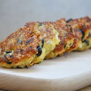 Chiftelute de quinoa cu branza feta si masline Quinoa Patties with Feta Cheese and Olives (2)