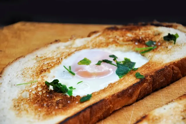 Egg-in-a-Hole Egg Toast Breakfast recipe