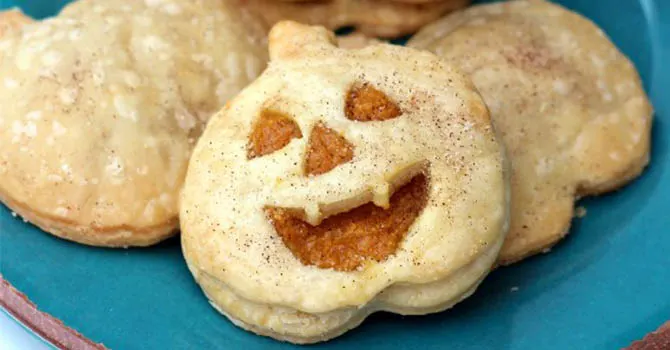 halloween desserts recipes Pumpkin Pie Pockets