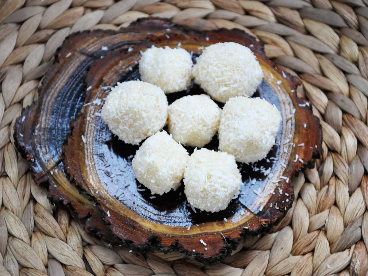 Raw Vegan Sweet Coconut Snowballs dessert