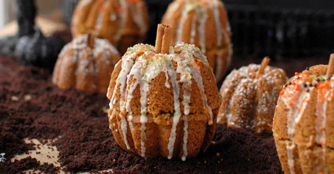 Rustic Mini Pumpkin Cakes Halloween Desserts Recipes