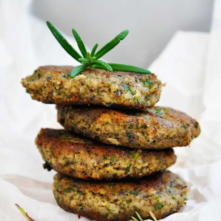 Chiftelute cu ciuperci si seminte de canepa Protein-Rich Mushroom Hemp Patties with Herbs burger