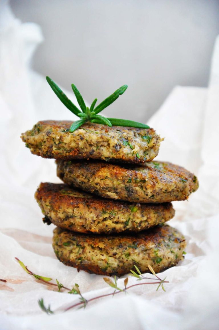 Chiftelute cu ciuperci si seminte de canepa Protein-Rich Mushroom Hemp Patties with Herbs burger