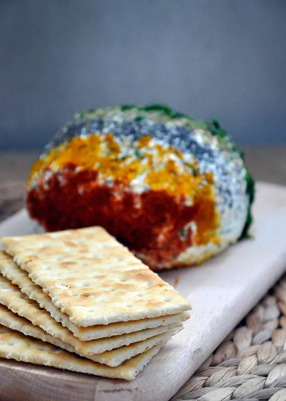 Ricotta Cheese Ball with Spices and Herbs party crackers