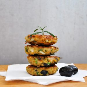 Chiftelute de linte cu masline si verdeturi Lentil Patties with Olives and Herbs