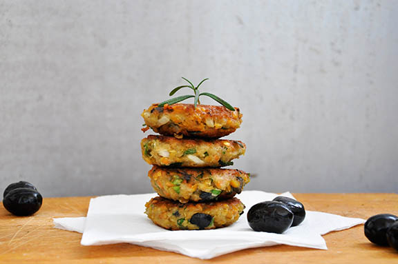 Chiftelute de linte cu masline si verdeturi Lentil Patties with Olives and Herbs