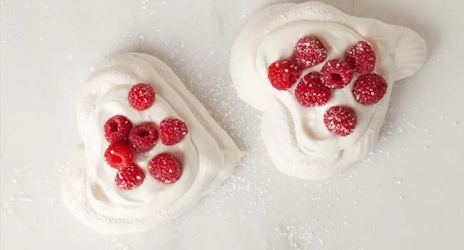 Pavlova Hearts with Chantilly Cream Recipe