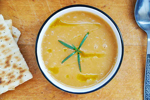 Creamy Carrot Soup with Ginger vegan