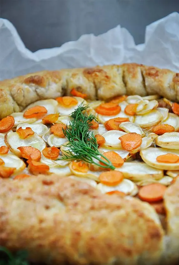 This image has an empty alt attribute; its file name is Tarta-rustica-cu-ciuperci-si-radacinoase-Vegetarian-Root-Vegetables-Rustic-Tart-with-Mushrooms-recipe.jpg