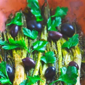 Baked Scallions with Za_atar and Olives Ceapa verde rumenita la cuptor cu zatar si masline