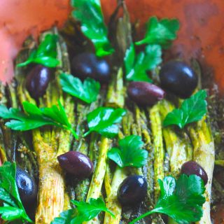 Baked Scallions with Za_atar and Olives Ceapa verde rumenita la cuptor cu zatar si masline