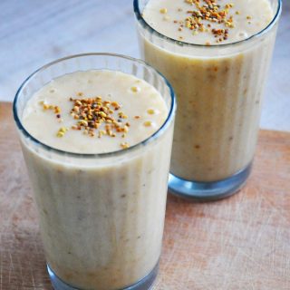 Banana and Apricot Smoothie Smoothie cu Banane si Caise