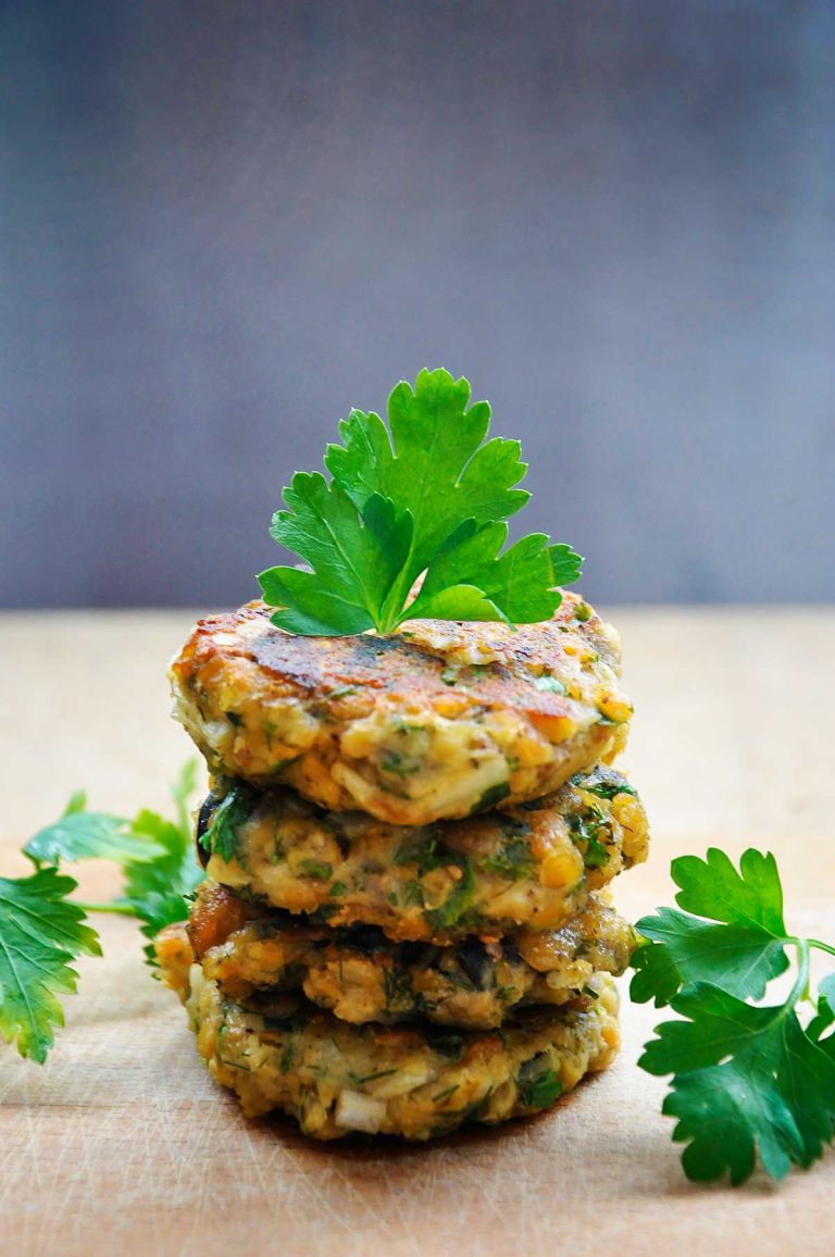 Chiftelute de vinete si linte cu masline si verdeturi Lentils and Eggplant Patties with Olives and Herbs recipe