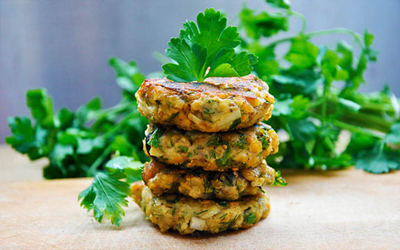 Chiftelute de vinete si linte cu masline si verdeturi Lentils and Eggplant Patties with Olives and Herbs