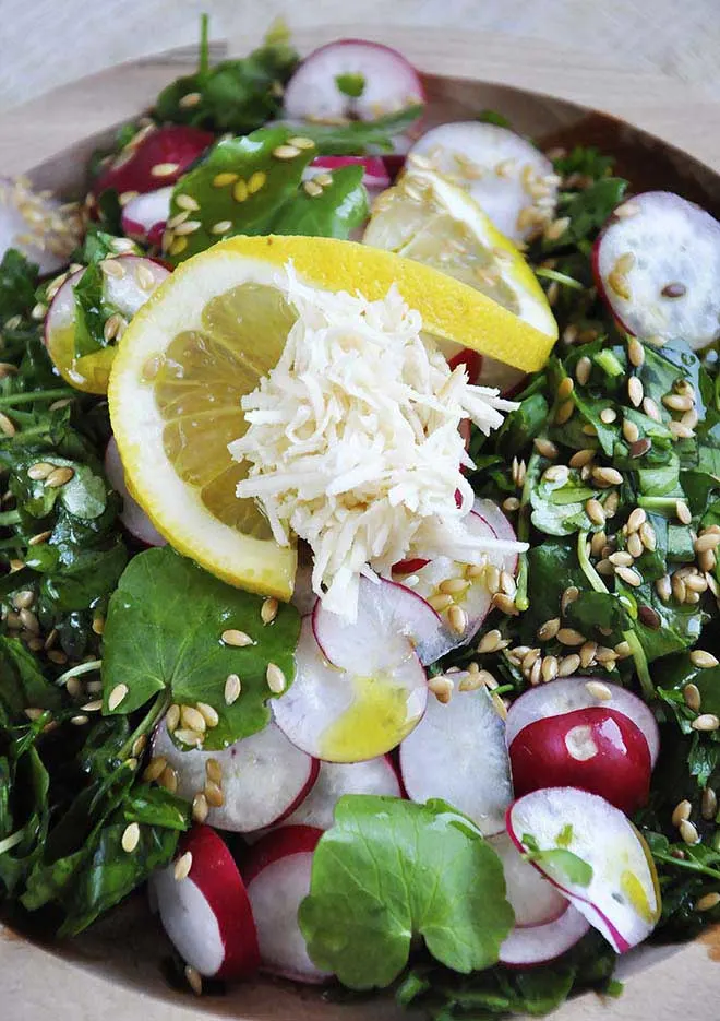 Salata detoxifianta primavara sanatoasa raw vegana