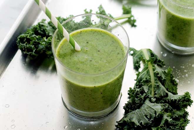 Banana Kiwi and Kale Smoothies