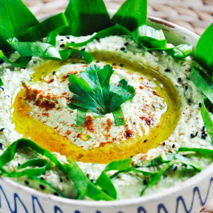 Wild Garlic Hummus Hummus cu leurda primavara