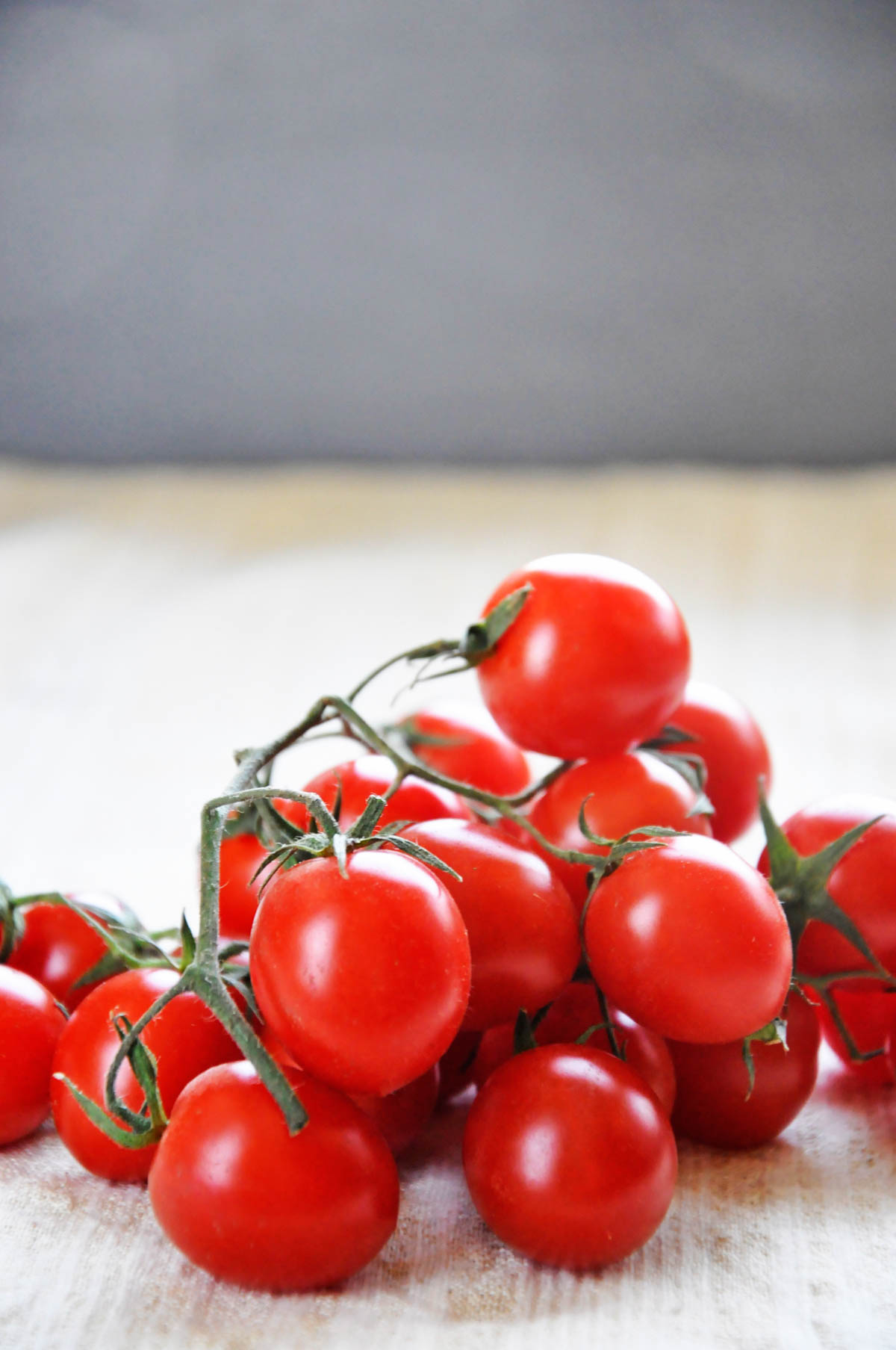 cherry tomatoes rosii