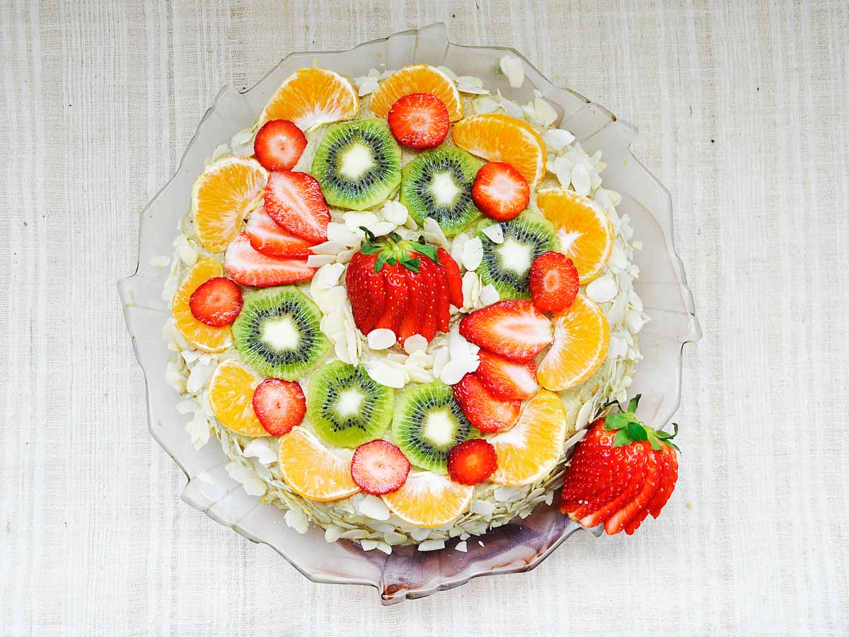 Gluten-Free Vanilla Cake with Fruits Banana-Cashew Cream