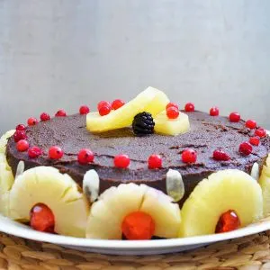 Gluten-Free Chocolate Cake with Berries and Pineapple tort fara gluten cu ciocolata