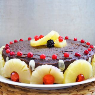 Gluten-Free Chocolate Cake with Berries and Pineapple tort fara gluten cu ciocolata