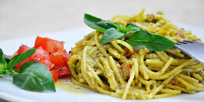 Creamy Avocado Pasta Spaghete fara gluten cu avocado busuioc reteta