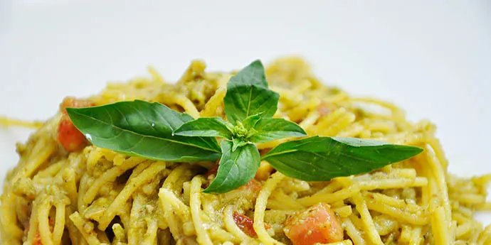 Creamy Avocado Pasta Spaghete cu avocado vegetarian